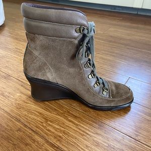 Macaroon mid brown suede boots